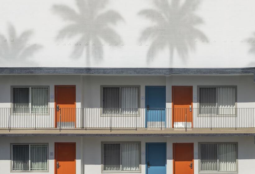 여관 The Sojourn Los Angeles   Sherman Oaks