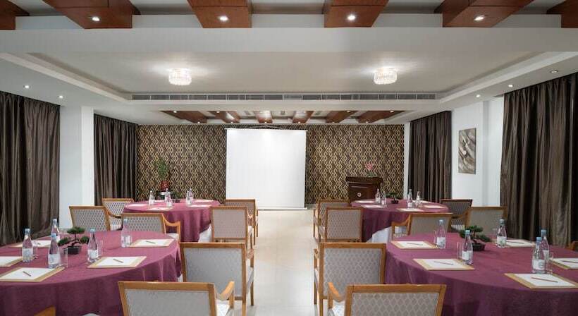 Al Hail Waves Hotel Managed By Centara