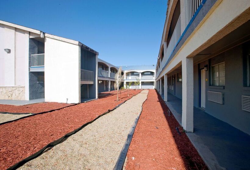 בית מלון כפרי Americas Best Value Inn Midland