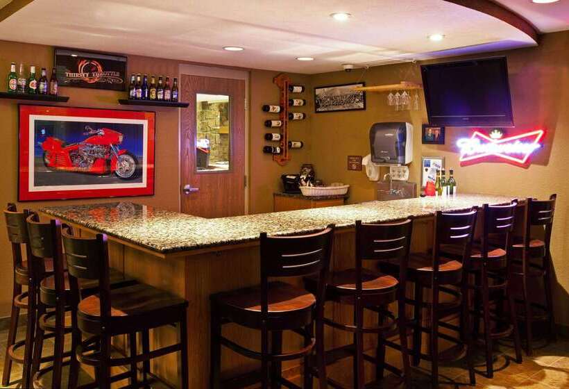 فندق Americinn By Wyndham Anamosa