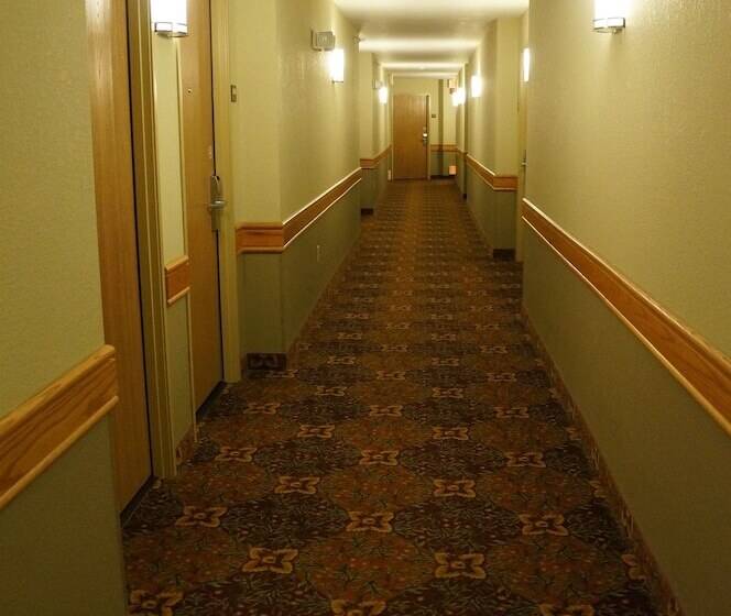 فندق Americinn By Wyndham Anamosa