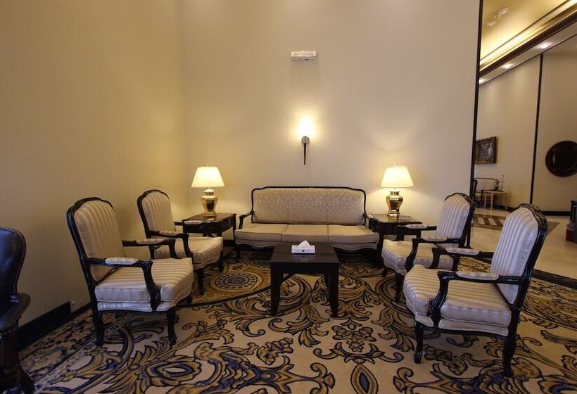 فندق Awaliv International