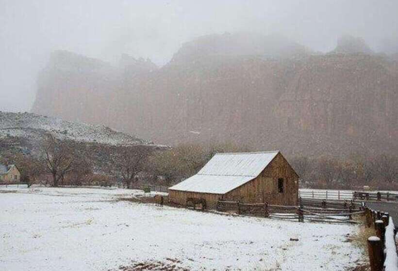 בית מלון כפרי Cathedral Valley Inn