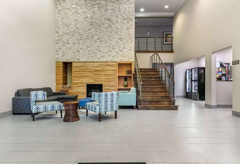 ホテル Clarion Pointe Columbusbradley Park