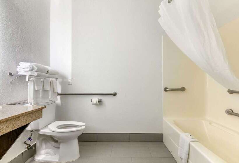 ホテル Clarion Pointe Columbusbradley Park