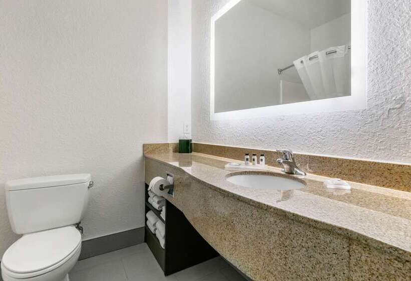 ホテル Clarion Pointe Columbusbradley Park