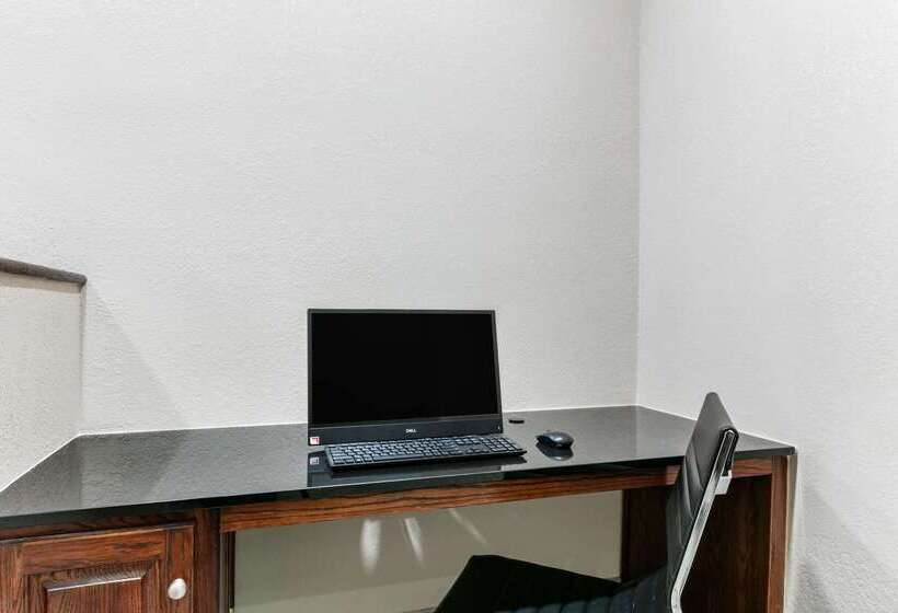 ホテル Clarion Pointe Columbusbradley Park