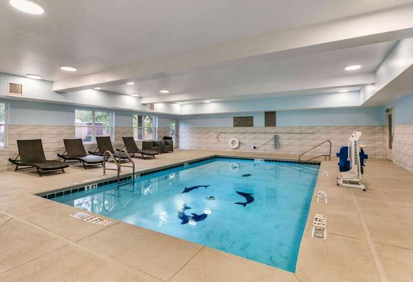 ホテル Clarion Pointe Columbusbradley Park