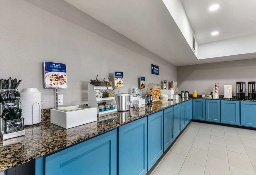 ホテル Clarion Pointe Columbusbradley Park