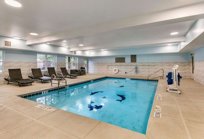 ホテル Clarion Pointe Columbusbradley Park