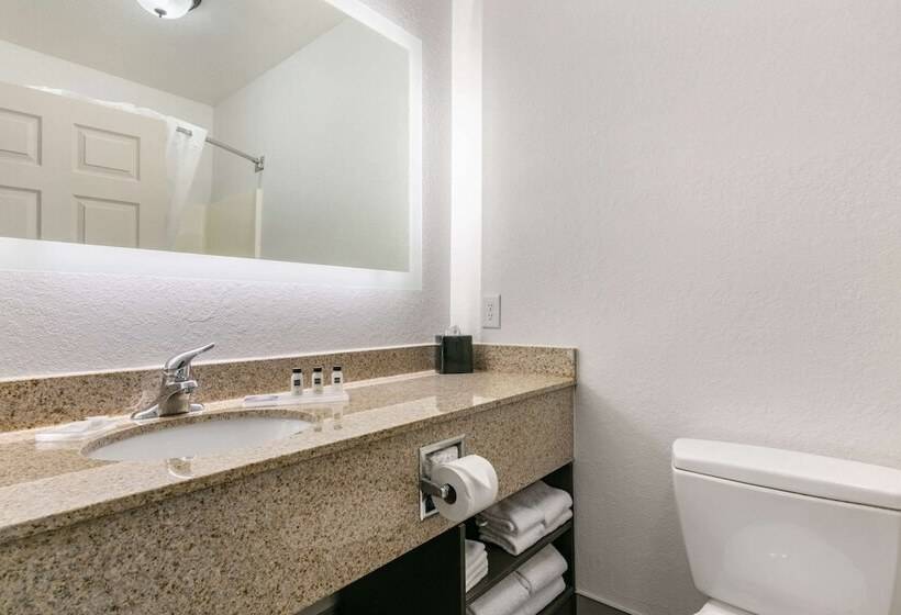 ホテル Clarion Pointe Columbusbradley Park