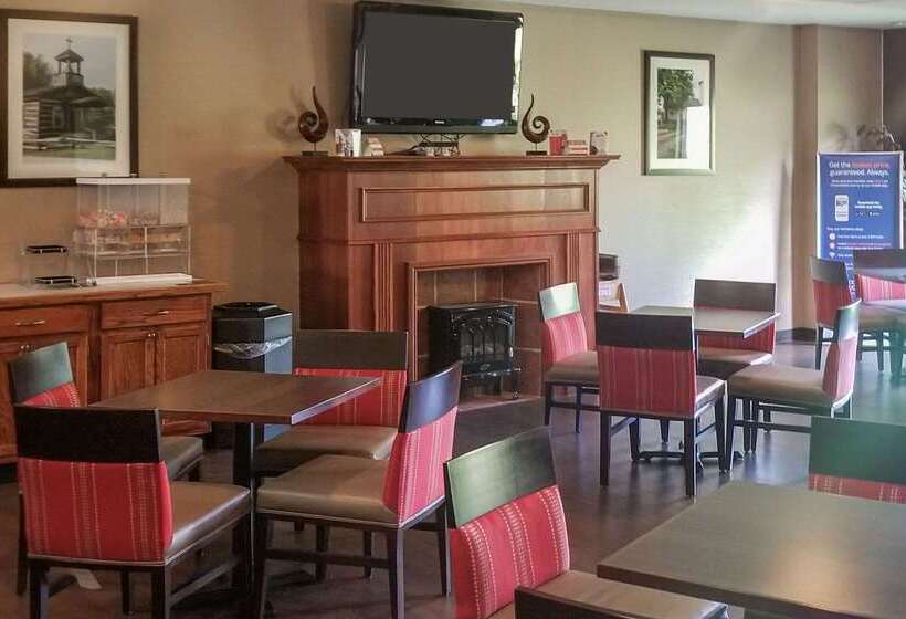 בית מלון כפרי Comfort Suites South Point  Huntington