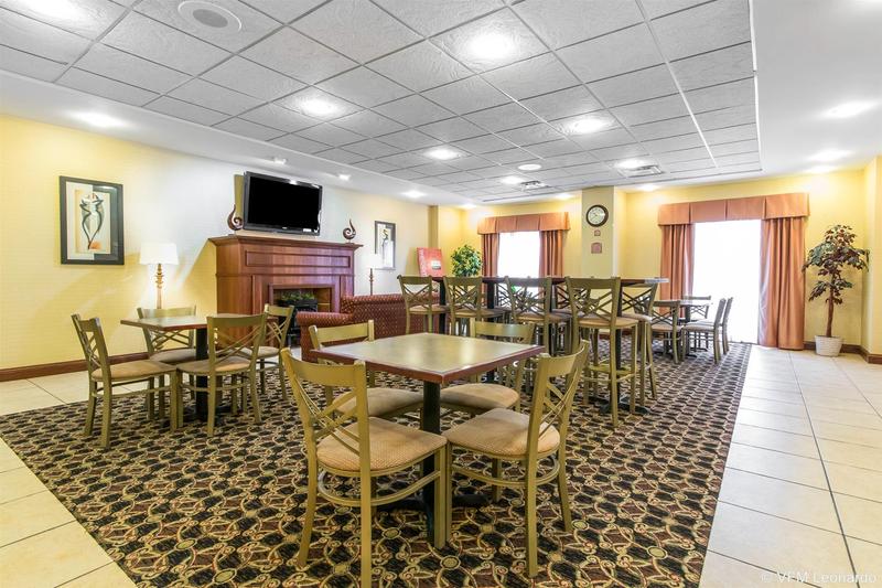 בית מלון כפרי Comfort Suites South Point  Huntington