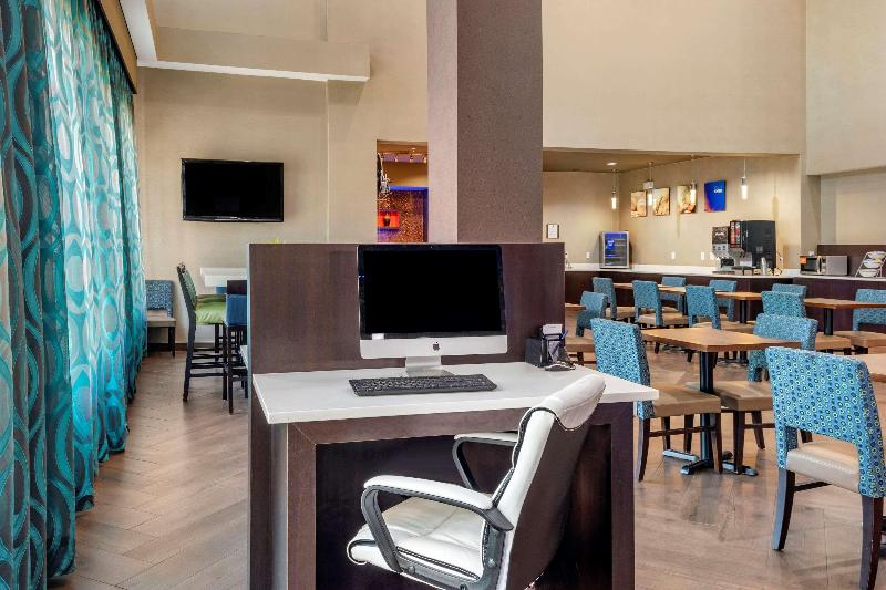 ホテル Comfort Suites Waco North  Near University Area