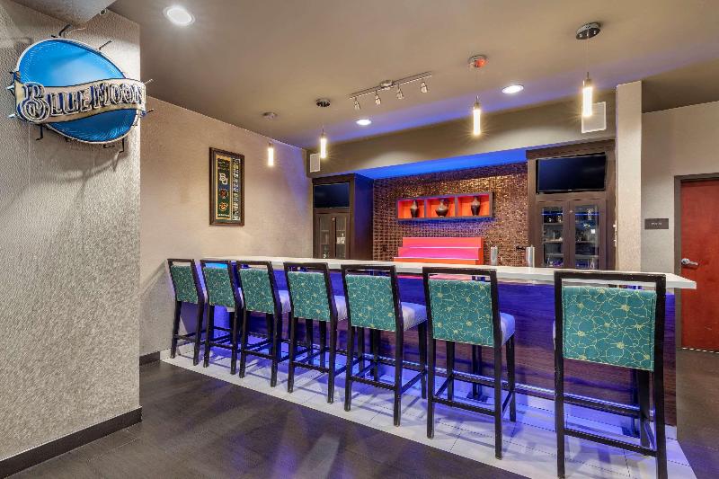 ホテル Comfort Suites Waco North  Near University Area