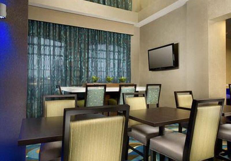 ホテル Comfort Suites Waco North  Near University Area