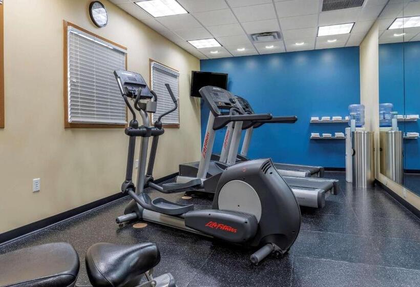 호텔 Comfort Inn & Suites