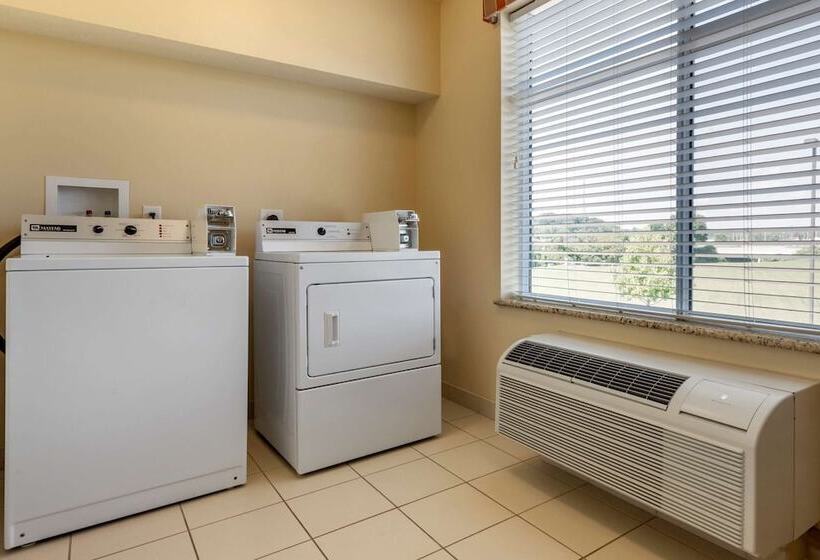 호텔 Comfort Inn & Suites