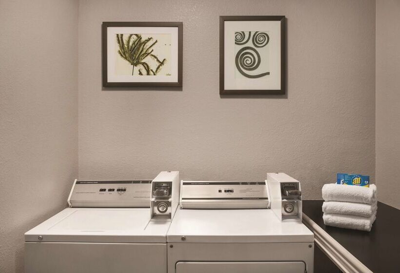 Отель Country Inn & Suites By Radisson, Tampa Airport North, Fl