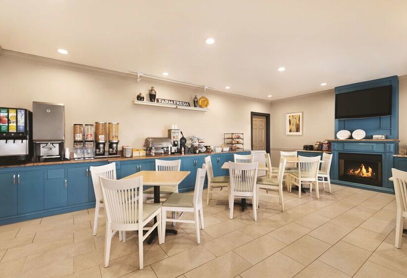 Отель Country Inn & Suites By Radisson, Tampa Airport North, Fl