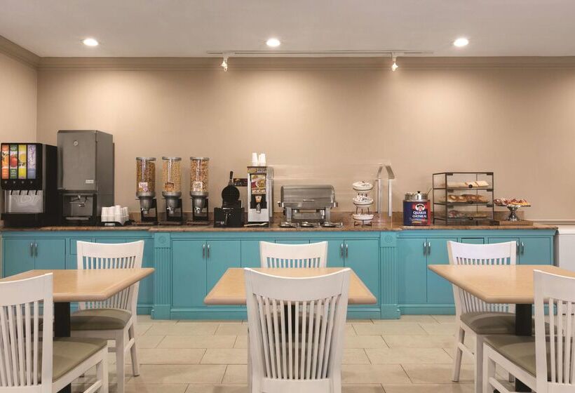 فندق Country Inn & Suites By Radisson, Tampa Airport North, Fl