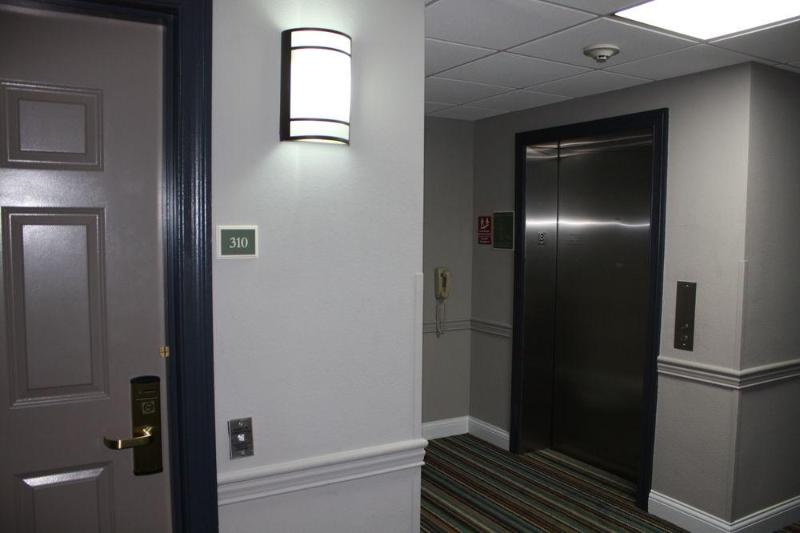 Отель Country Inn & Suites By Radisson, Tampa Airport North, Fl