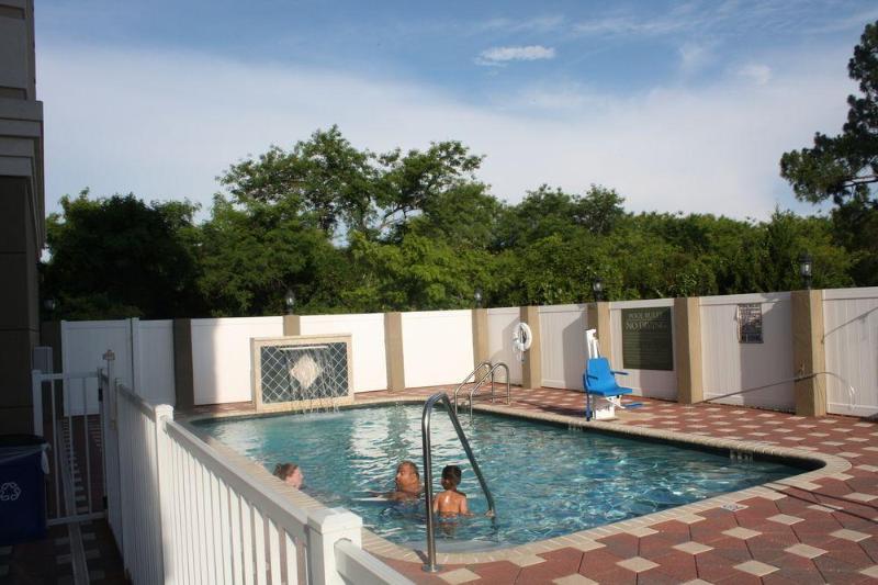 Отель Country Inn & Suites By Radisson, Tampa Airport North, Fl