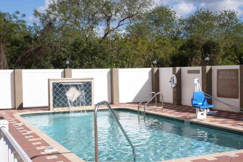 Отель Country Inn & Suites By Radisson, Tampa Airport North, Fl