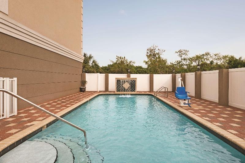 فندق Country Inn & Suites By Radisson, Tampa Airport North, Fl