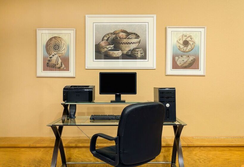 فندق Surestay By Best Western Chambers Petrified Forest