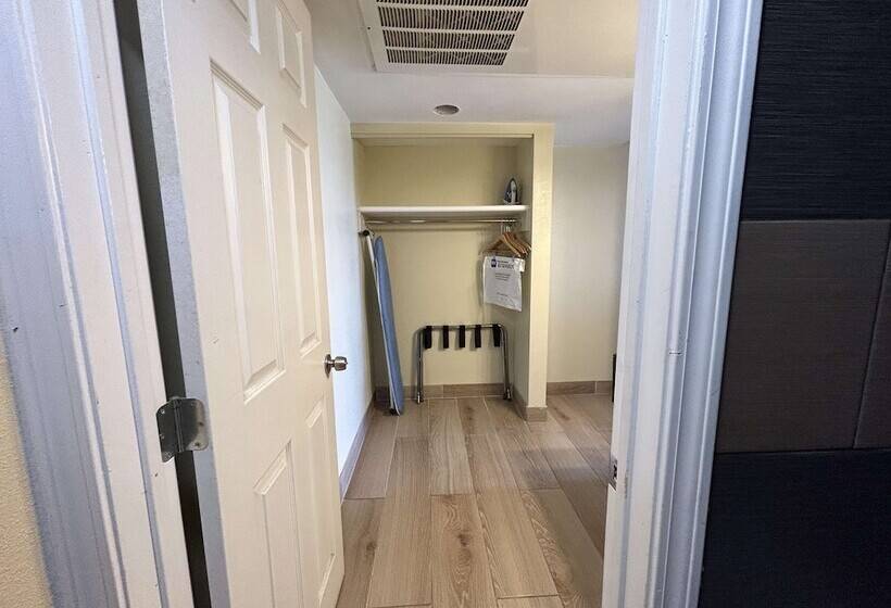 فندق Surestay By Best Western Chambers Petrified Forest