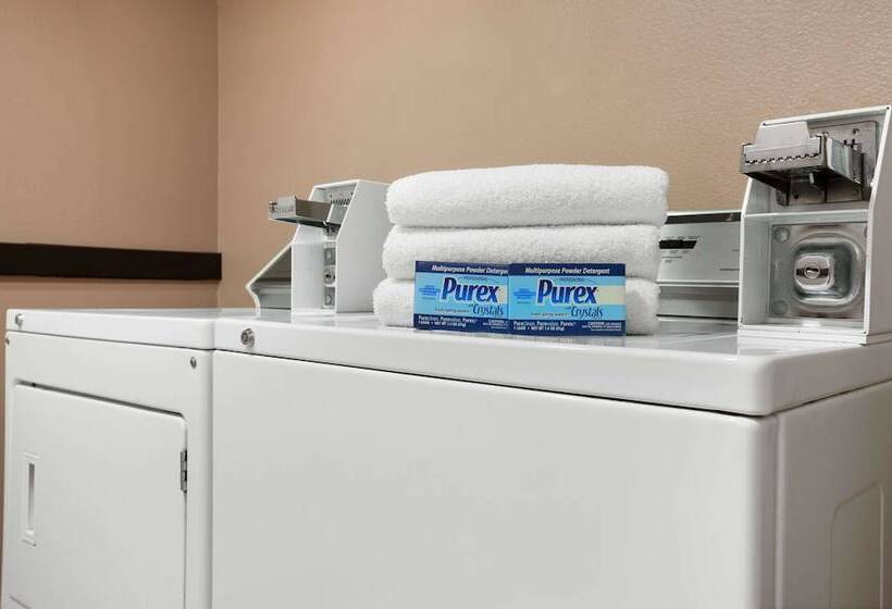 Отель Days Inn & Suites By Wyndham Conroe North