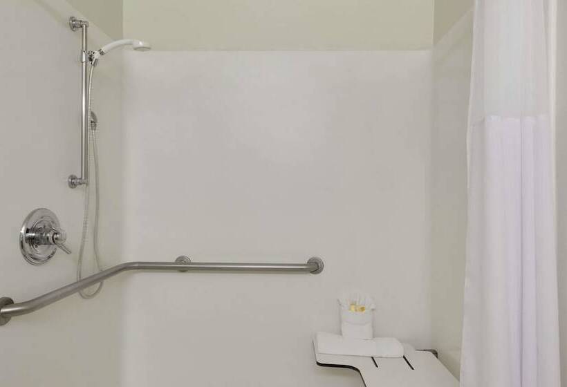 Отель Days Inn & Suites By Wyndham Conroe North