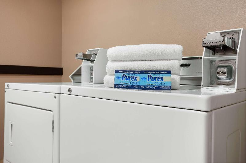 هتل Days Inn & Suites By Wyndham Conroe North