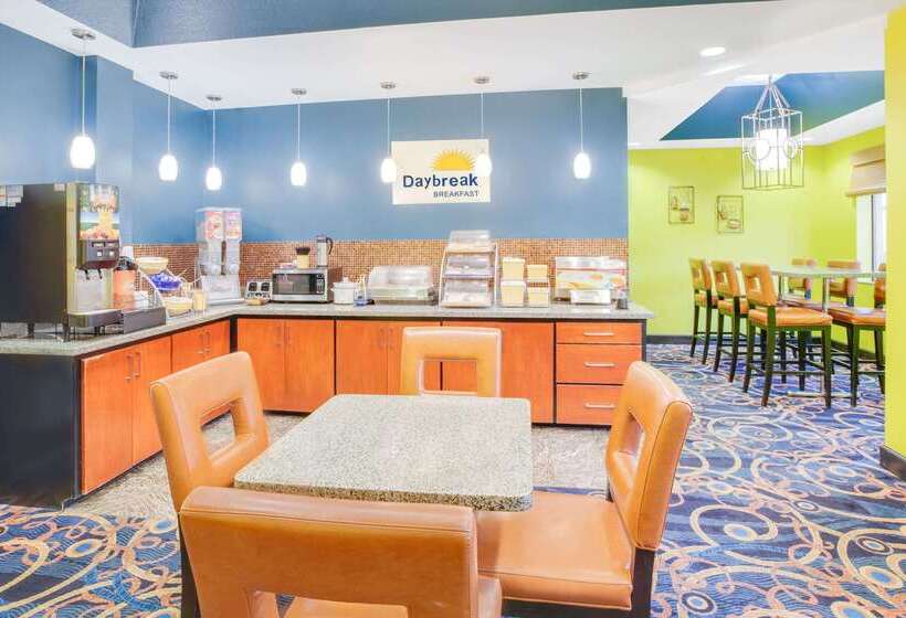 فندق Days Inn & Suites By Wyndham Russellville