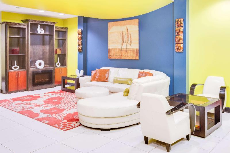 فندق Days Inn & Suites By Wyndham Russellville