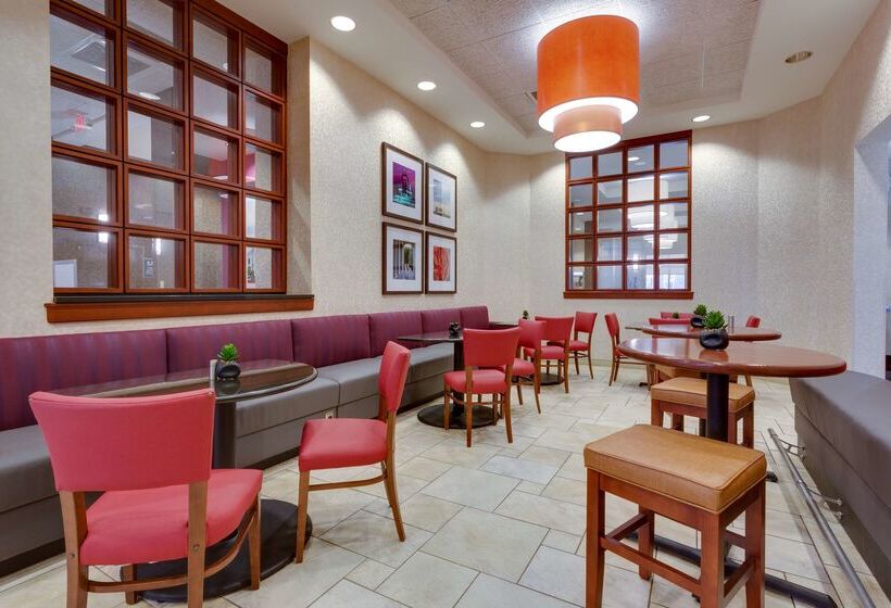 호텔 Drury Inn & Suites Baton Rouge