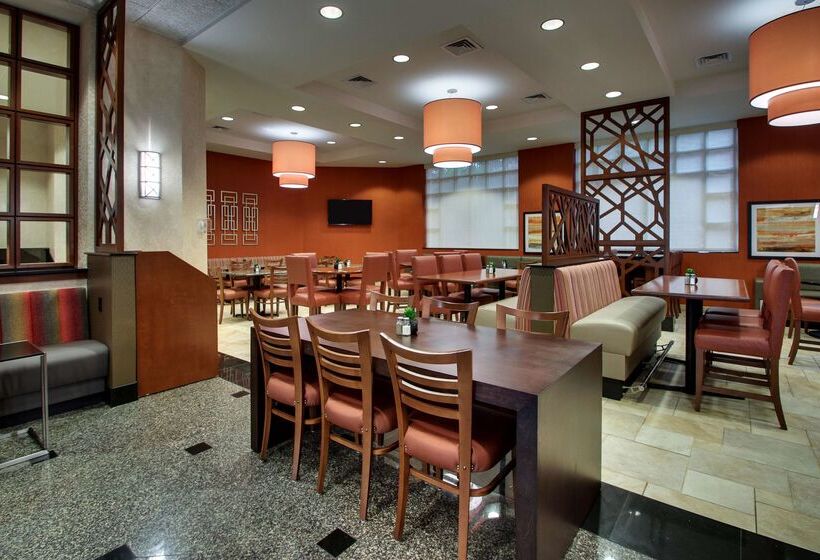 Отель Drury Inn & Suites Charlotte Northlake