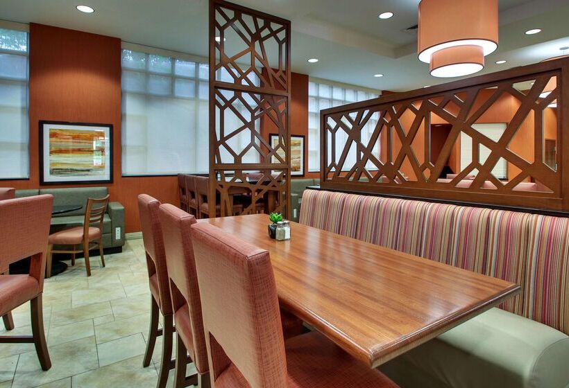 Отель Drury Inn & Suites Charlotte Northlake