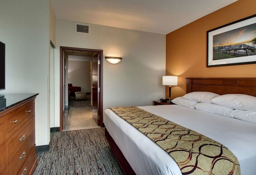 Отель Drury Inn & Suites Charlotte Northlake