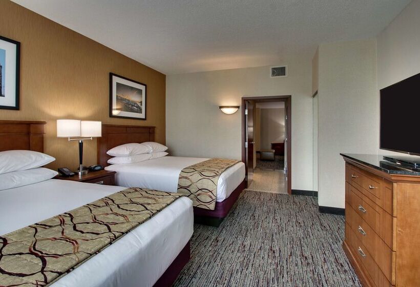 Отель Drury Inn & Suites Charlotte Northlake