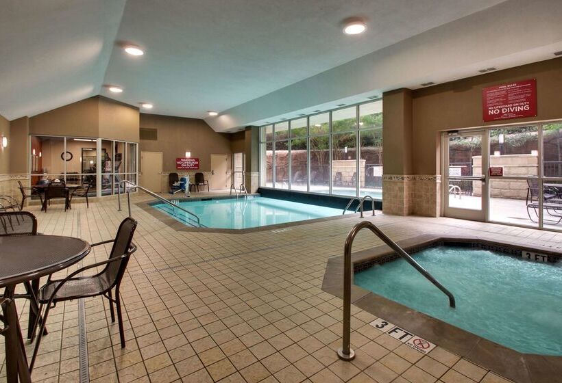 Отель Drury Inn & Suites Charlotte Northlake