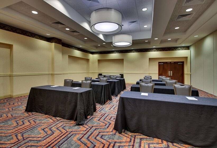 Отель Drury Inn & Suites Charlotte Northlake