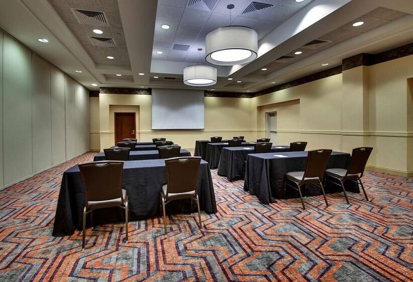 בית מלון כפרי Drury Inn & Suites Charlotte Northlake