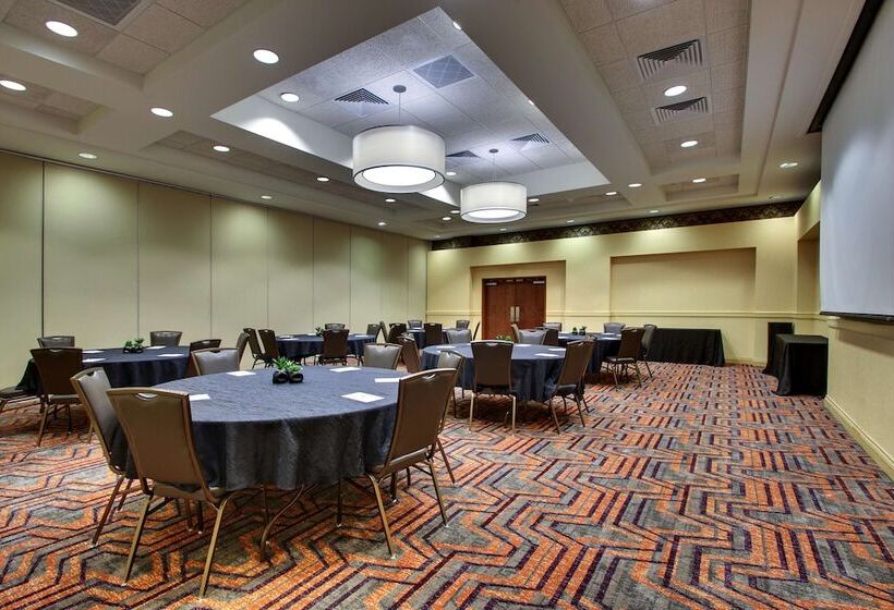 בית מלון כפרי Drury Inn & Suites Charlotte Northlake