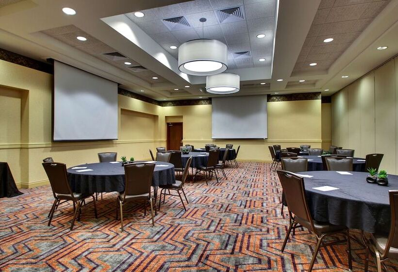 Отель Drury Inn & Suites Charlotte Northlake