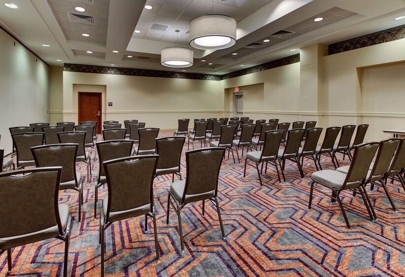 בית מלון כפרי Drury Inn & Suites Meridian