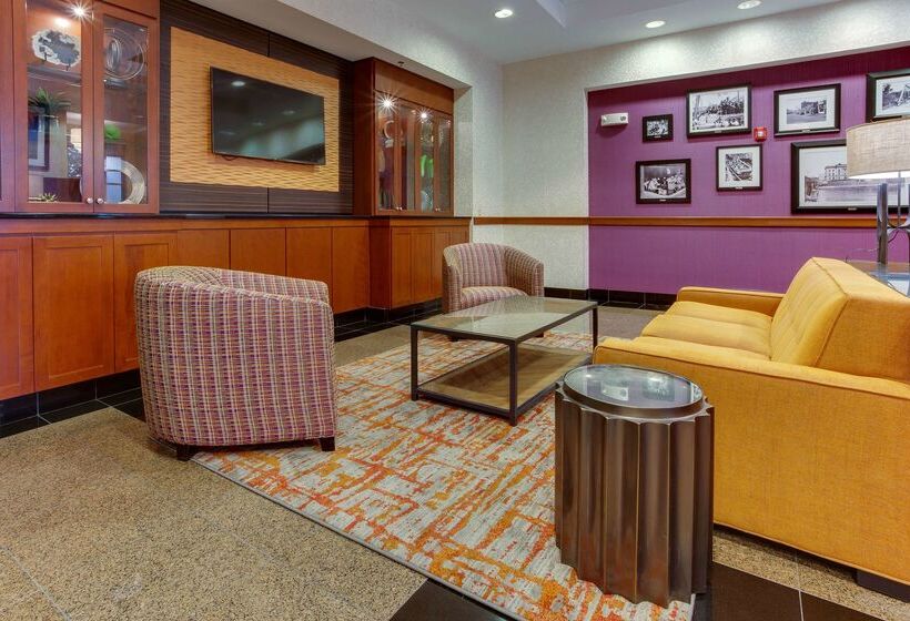 هتل Drury Inn & Suites West Des Moines