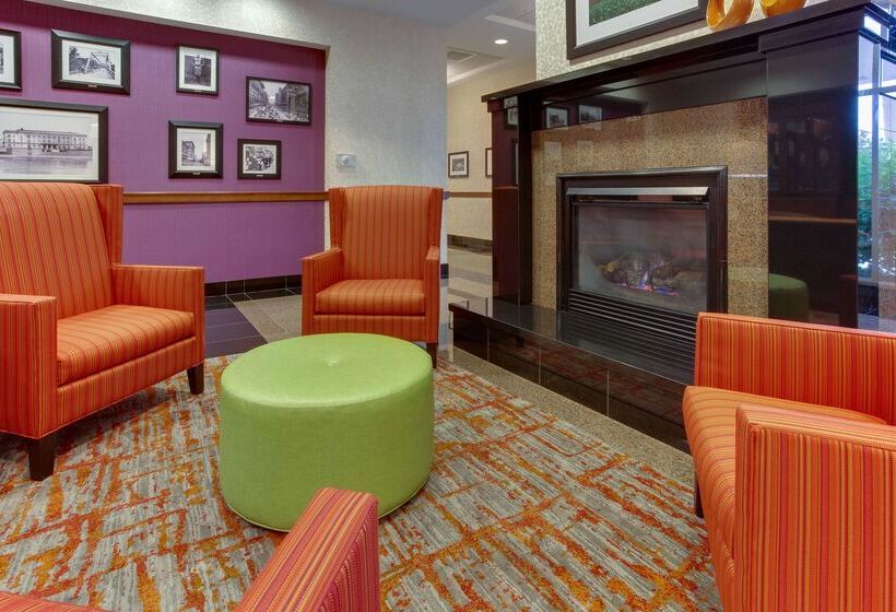 هتل Drury Inn & Suites West Des Moines