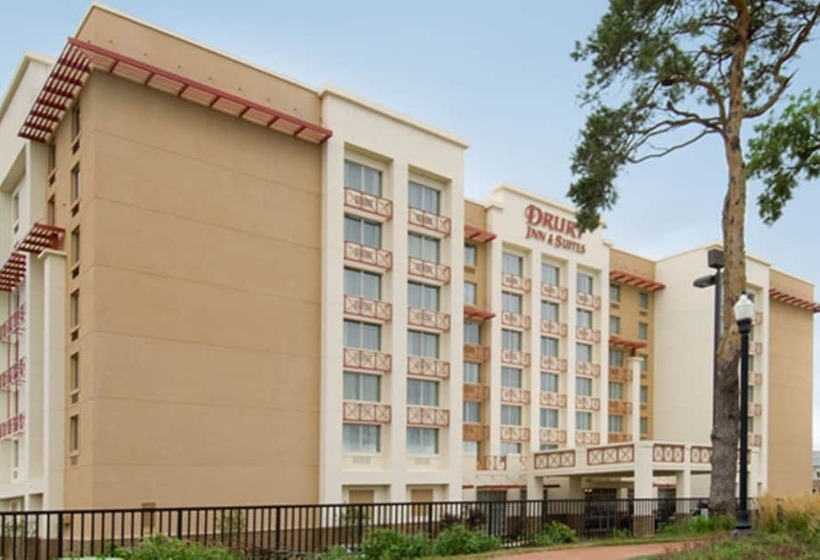 בית מלון כפרי Drury Inn & Suites West Des Moines